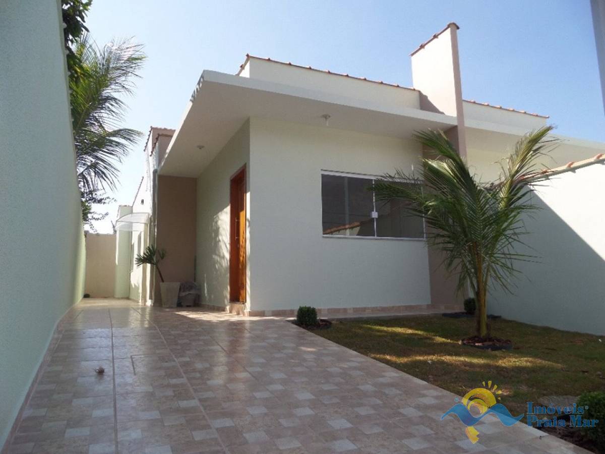Casa para venda no bairro Jardim Veneza em Peruíbe
